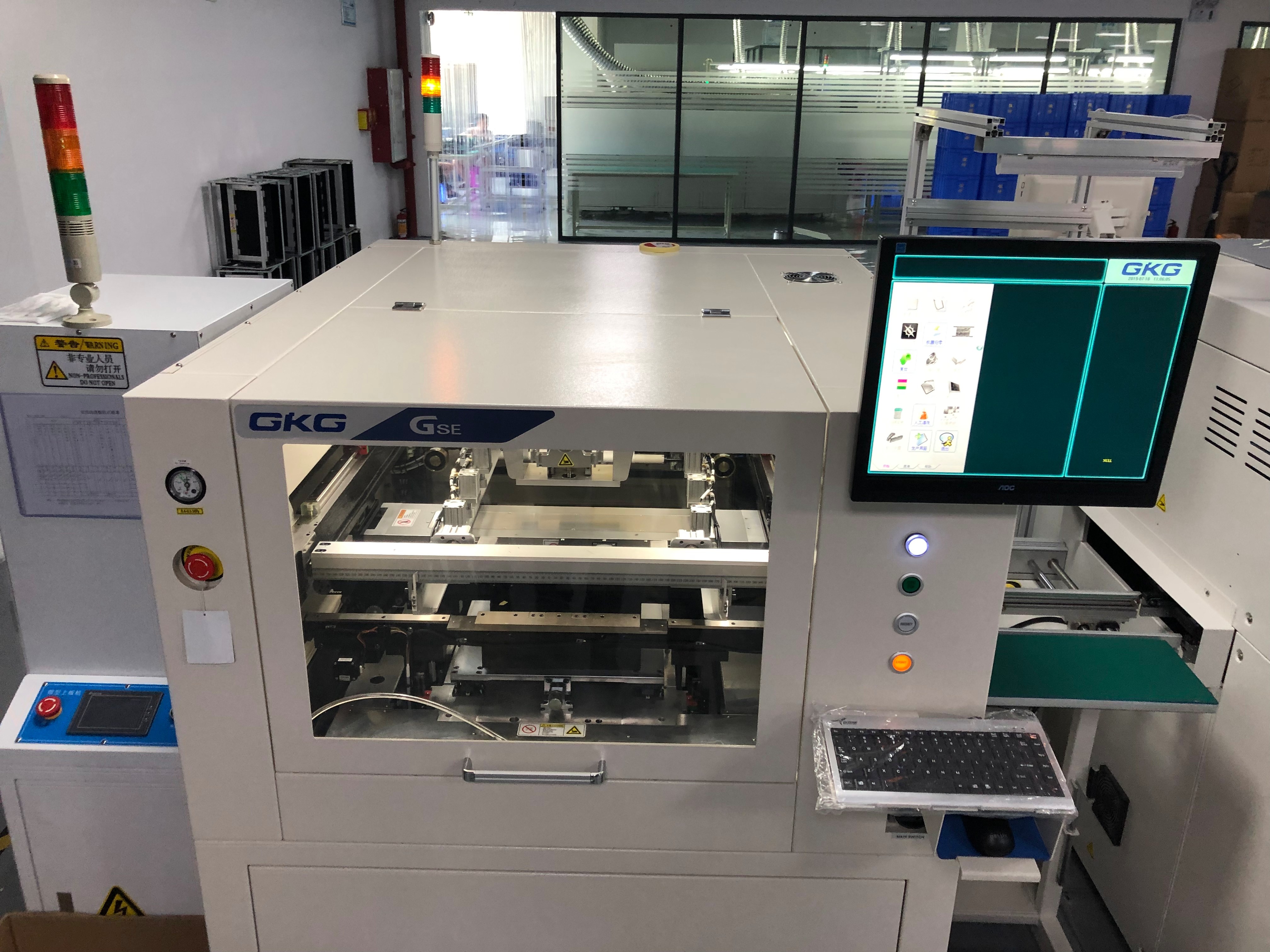 SMT的錫膏印刷機(jī)簡(jiǎn)述 SMT,SMT包工包料,SMT代工代料,SMT工廠,SMT加工,SMT貼片,SMT貼片加工,電子加工廠,廣州SMT,廣州電子加工廠,廣州貼片加工,貼片加工,smt廠,smt電子廠,smt之家,專業(yè)smt,smt專業(yè)貼片打樣,smt快速打樣,smt生產(chǎn)廠家,深圳smt廠家,東莞smt貼片生產(chǎn),貼片smt廠,成都smt貼片,廣東smt,福建smt貼片,浙江smt,天津smt貼片,smt電子公司,smt制造,北京smt貼片廠